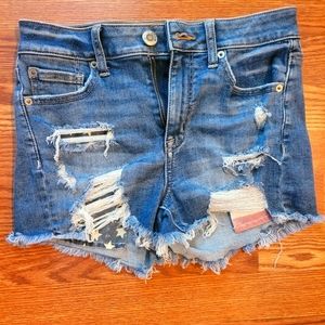 High-waisted shorts with star and stripe pockets